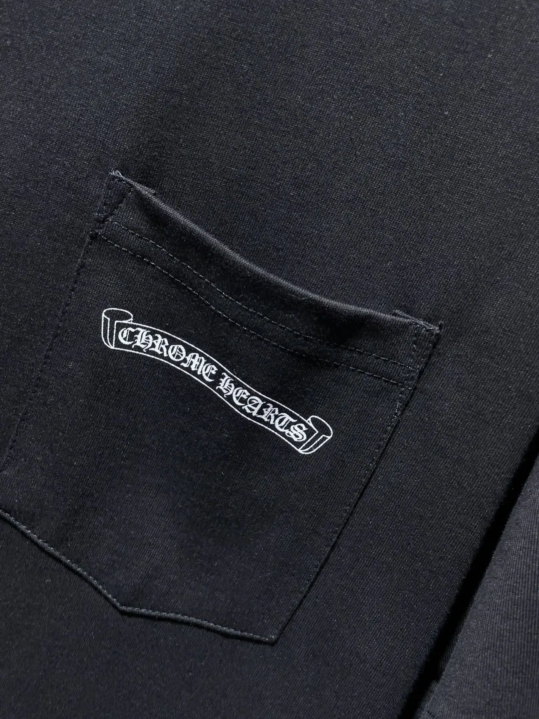 P140 New Chrome Hearts 25ss for summer. High gram weight, environmentally friendly and high-quality top fabric. 260g~270g. Chrome classic scroll letter color cross group flower arm short sleeves. Imported environmentally friendly glue printing and dyeing. Counter synchronization. Re-engraved version 1:1. Recommended color: black white. Size: S, M, L, XL.
